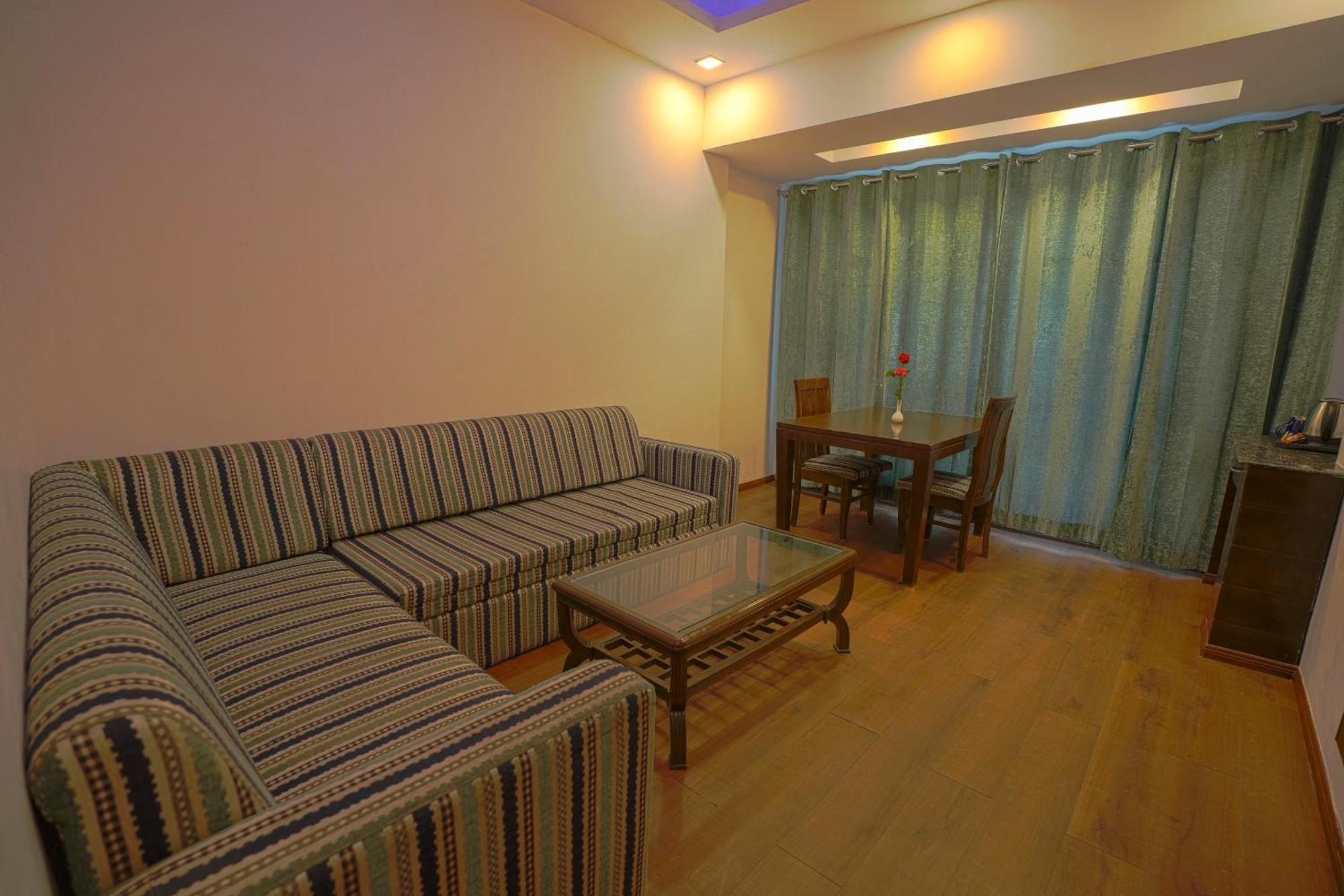 Hotel Q Saina S K Regency Rishīkesh Esterno foto